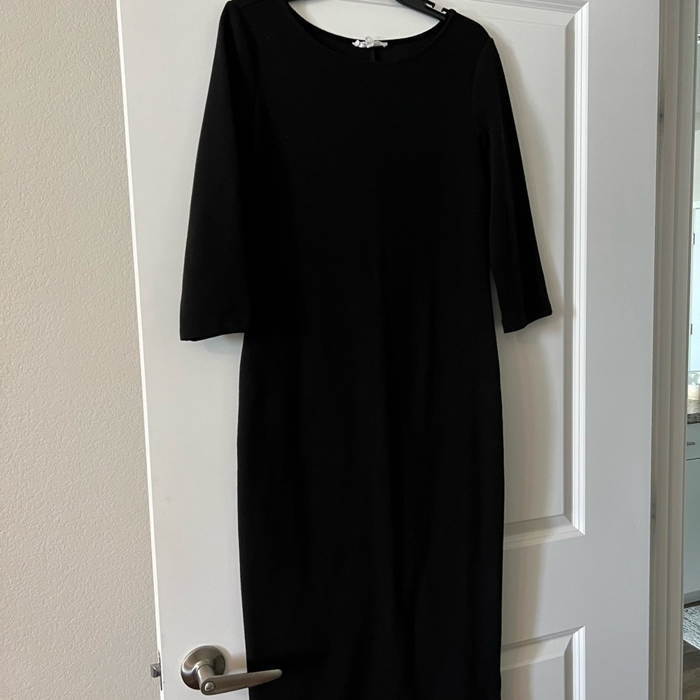 Regular Black dress, Below the knee